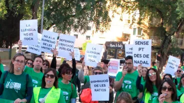 carteles de docentes en la marina alta el dia de la huelga educativa el 31 de marzo de 2026