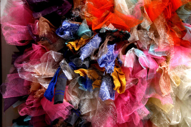 Imagen: Colores y texturas en la exposición de Jeanne M. Connolly 'Torre de Mescles'