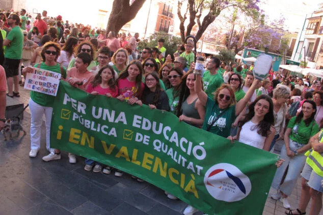 comunidad educativa de la marina alta en apoyo a docentes 02