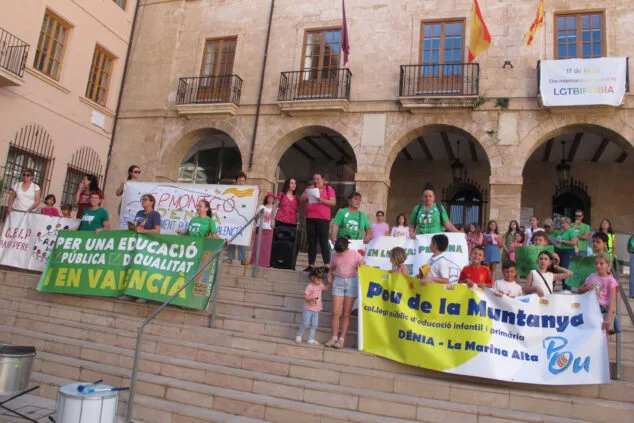 comunidad educativa de la marina alta en apoyo a docentes 03