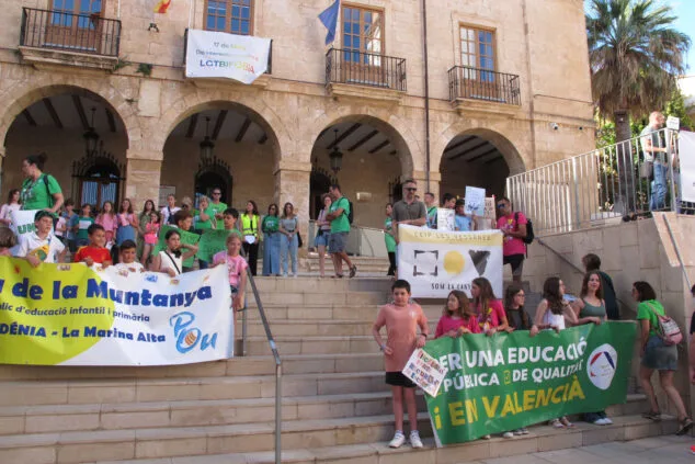 comunidad educativa de la marina alta en apoyo a docentes 04