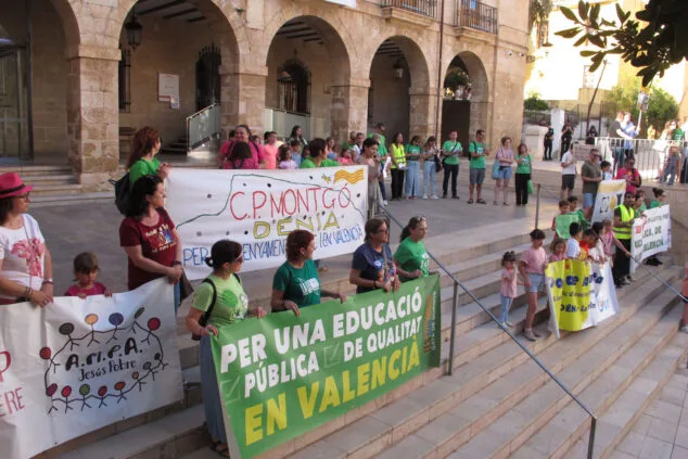 comunidad educativa de la marina alta en apoyo a docentes 13