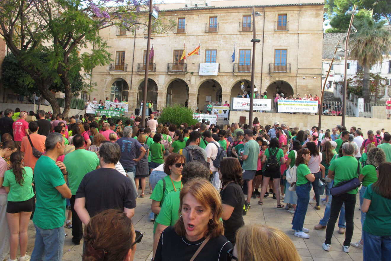 Comunidad educativa de la Marina Alta en apoyo a docentes 42