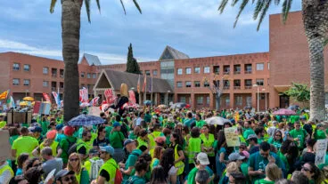 Qué acepta y qué deja fuera Conselleria en su propuesta final para frenar la huelga docente en la Comunitat Valenciana 25 concentracion de docentes a las puertas de conselleria de educacion el lunes 18 de mayo 2026