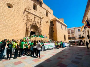 Concentración por la educación pública en Xàbia durante la huelga indefinida de docentes