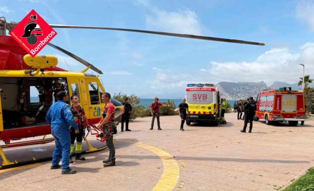 Imagen: Despliegue para atender al rescatado en el Peñón d'Ifach