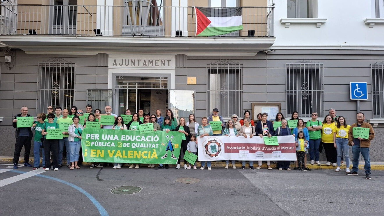 Docentes de Pedreguer reciben el apoyo del Ayuntamiento