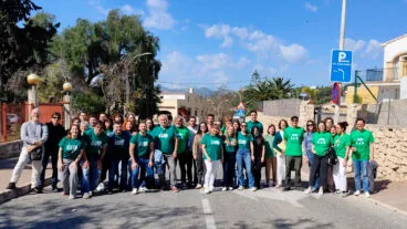 Docentes del IES Antoni Llidó de Xàbia en la lectura del manifiesto de la CADPV