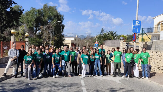Imagen: Docentes del IES Antoni Llidó de Xàbia en la lectura del manifiesto de la CADPV