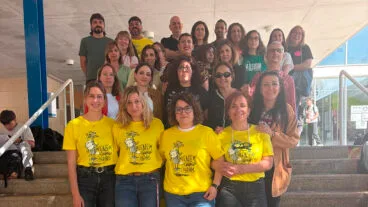 Docentes del IES Xebic de Ondara en la lectura del manifiesto de la CADPV