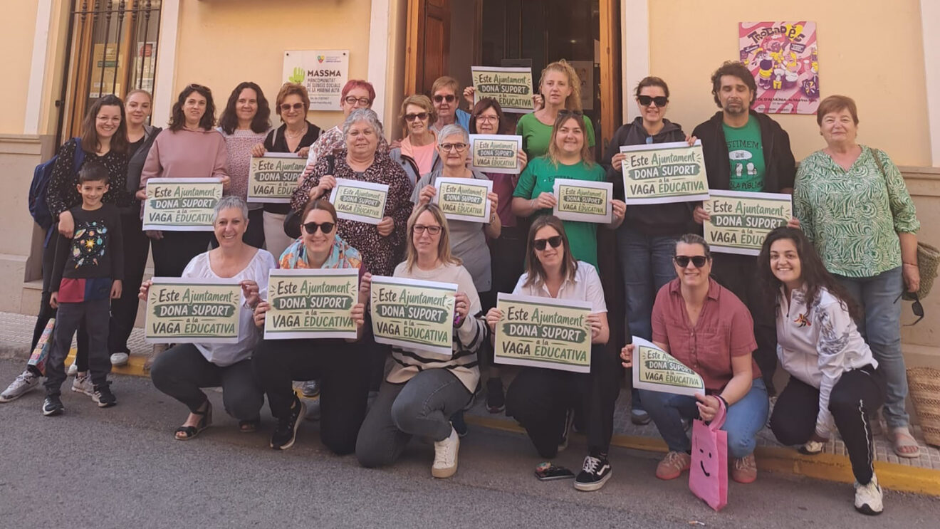 Docentes del Ràfol d'Almúnia reciben el apoyo del Ayuntamiento