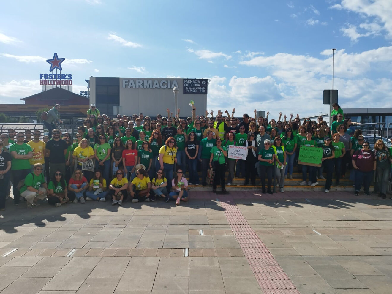 Docentes durante la asamblea de la Marina Alta el 12 de mayo04