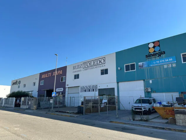 La Marina Alta que fabrica: el sector invisible que puede salvar a la comarca del «monocultivo» turístico 4 Imagen: Empresas en el polígono industrial del Verger