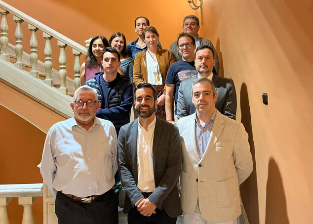Imagen: Encuentro de AMDComVal con el síndic del PSPV-PSOE en Les Corts, José Muñoz