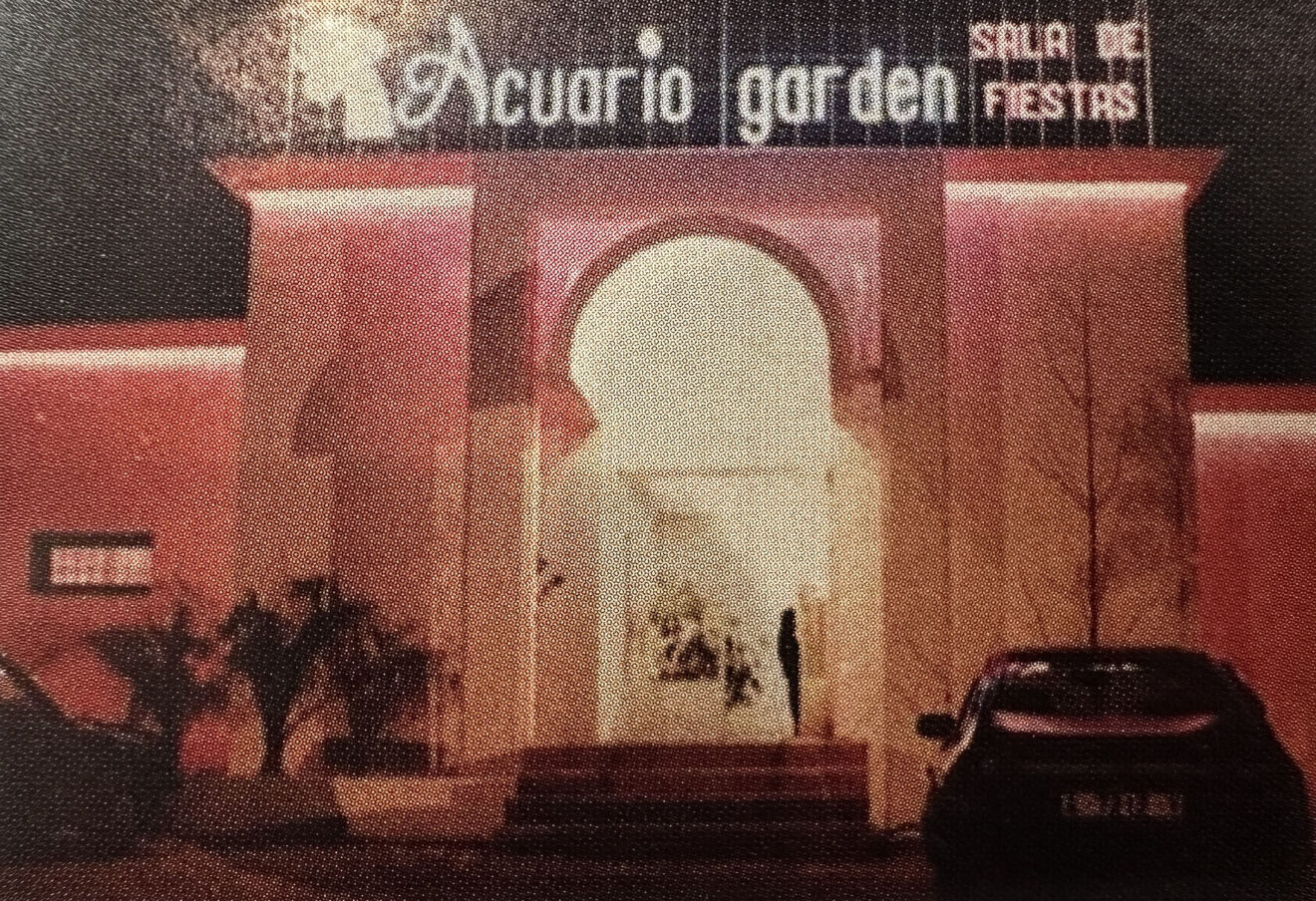 Entrada de la discoteca Acuario de Teulada Moraira - Imagen del libro '150 anys de música i ball a la Marina Alta'