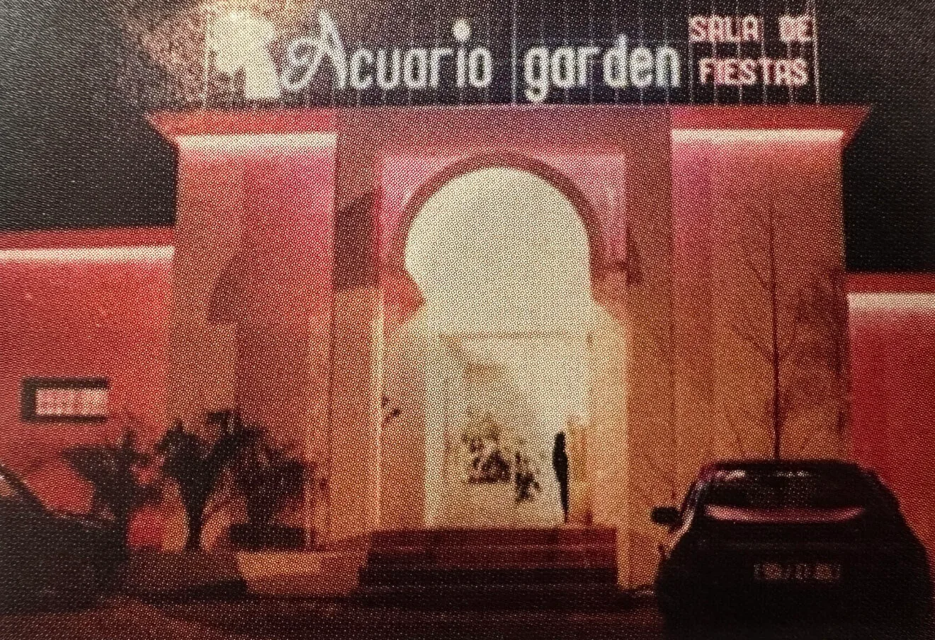 Entrada de la discoteca Acuario de Teulada Moraira - Imagen del libro '150 anys de música i ball a la Marina Alta'
