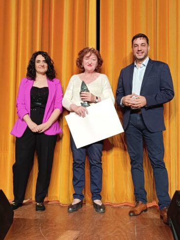 Entrega de galardón en los Premis Ocell de Ondara