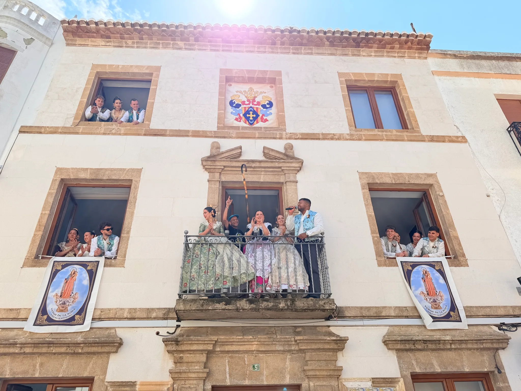 festeros en el ayuntamiento de