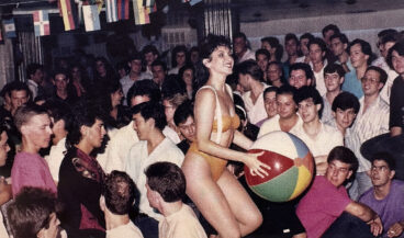 Fiesta en la discoteca Golden de Dénia – Imagen del libro ‘150 anys de música i ball a la Marina Alta’