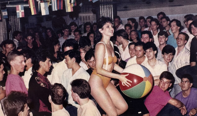 Imagen: Fiesta en la discoteca Golden de Dénia - Imagen del libro '150 anys de música i ball a la Marina Alta'