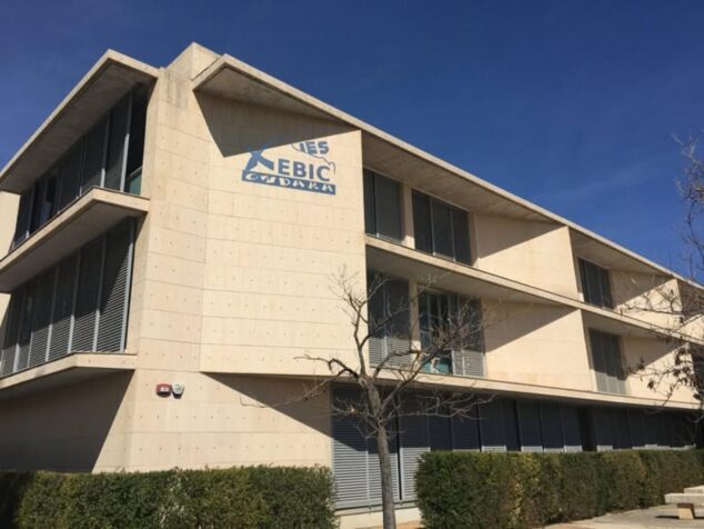 Fachada del edificio del instituto IES Xebic en la localidad de Ondara.
