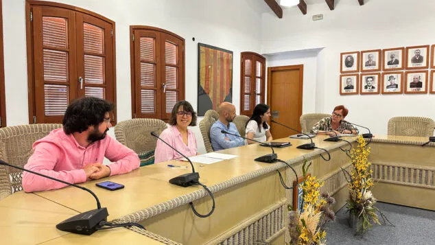 Nace Gata'm, el proyecto cultural de Gata de Gorgos para reconectar con sus músicos y propulsar el taleto local 3 Imagen: José Monfort, Rosario Caselles, Pere Vicalet, Elena Giner y Àngels Soler en la presentación de Gata'm