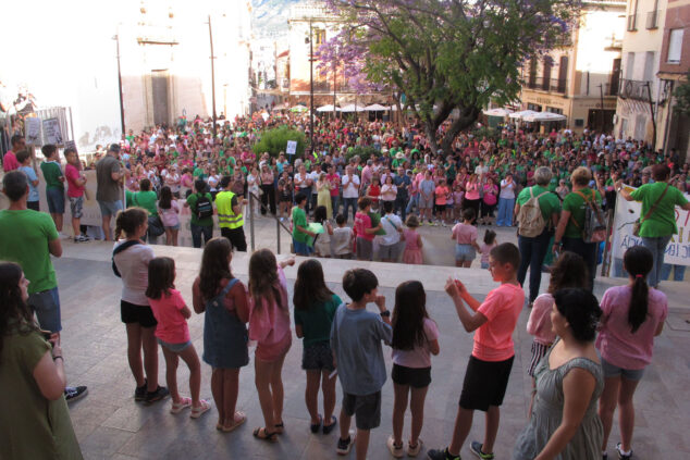 La comunidad educativa de la Marina Alta toma Dénia por la educación pública y en apoyo a la huelga docente 2 Imagen: La comunidad educativa de la Marina Alta en apoyo a la huelga de docentes valencianos
