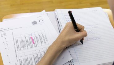 la estrategia pedagogica disenada para certificar los niveles oficiales antes de que comience el nuevo curso