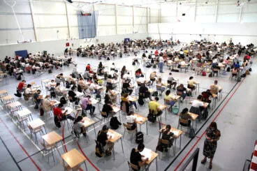 Más de 250 correctores de la PAU contemplan no constituir tribunales por «el bloqueo de las negociaciones de la huelga» 8 las pau en el pabellon joan fuster de denia archivo