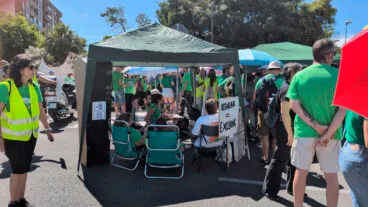 los docentes en huelga en las concentraciones ante conselleria de educacion el 25 de mayo 2025