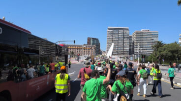 Más de 30.000 personas vuelven a manifestarse en València por la educación pública: «Quien está realmente desgastada es la Conselleria» 8 manifestacion durante la huelga indefinida de docentes el viernes 22 de mayo en valencia