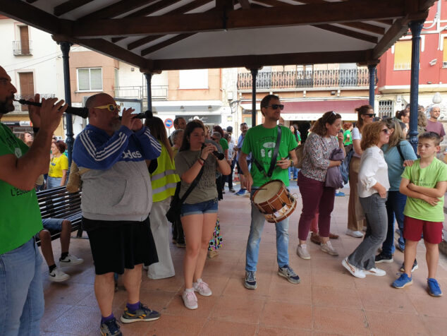 La Marina Alta no afloja: Pedreguer se llena de docentes y familias por la educación pública 17 manifestacion en pedreguer en apoyo a la educacion publica 16