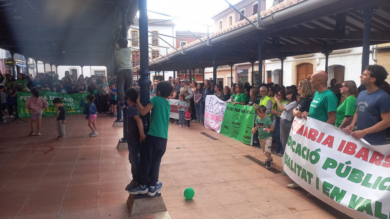 Manifestación en Pedreguer en apoyo a la huelga docente 01
