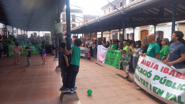 La Marina Alta no afloja: Pedreguer se llena de docentes y familias por la educación pública 45 manifestacion en pedreguer en apoyo a la huelga docente 01