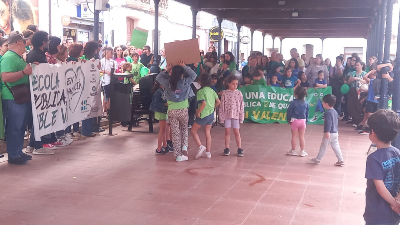 Manifestación en Pedreguer en apoyo a la huelga docente 02
