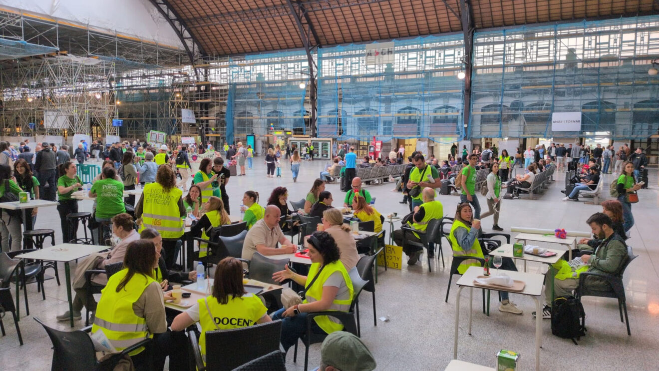 Manifestación en València el 5º día de huelga de docentes 03