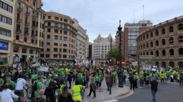 Manifestación en València el 5º día de huelga de docentes 05