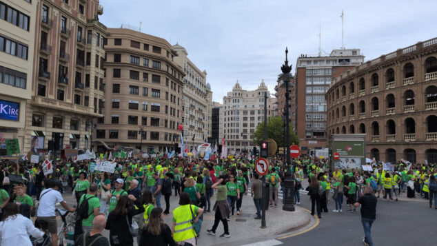 manifestacion en valencia el 5o dia de huelga de docentes 05