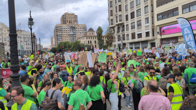 manifestacion en valencia el 5o dia de huelga de docentes 07