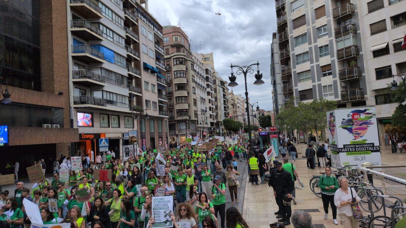 Manifestación en València el 5º día de huelga de docentes 14