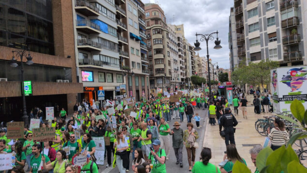 manifestacion en valencia el 5o dia de huelga de docentes 15