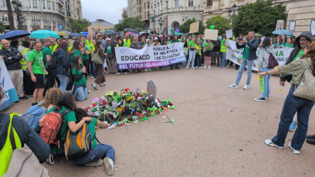manifestacion en valencia el 5o dia de huelga de docentes 17