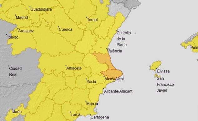 Mapa de la Comunitat Valenciana con zonas coloreadas en naranja y amarillo indicando alertas meteorológicas de la AEMET.