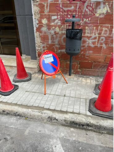 Señalización provisional de prohibido estacionar en la Zona Norte de Ondara