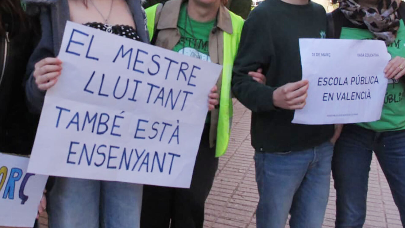Pancartas en la Marina Alta el día de la huelga educativa en la Comunitat Valenciana el 31 de marzo de 2026
