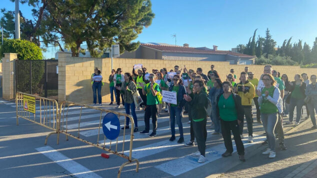 piquete informativo de docentes de la marina alta en el ies xebic de ondara el 13 de mayo