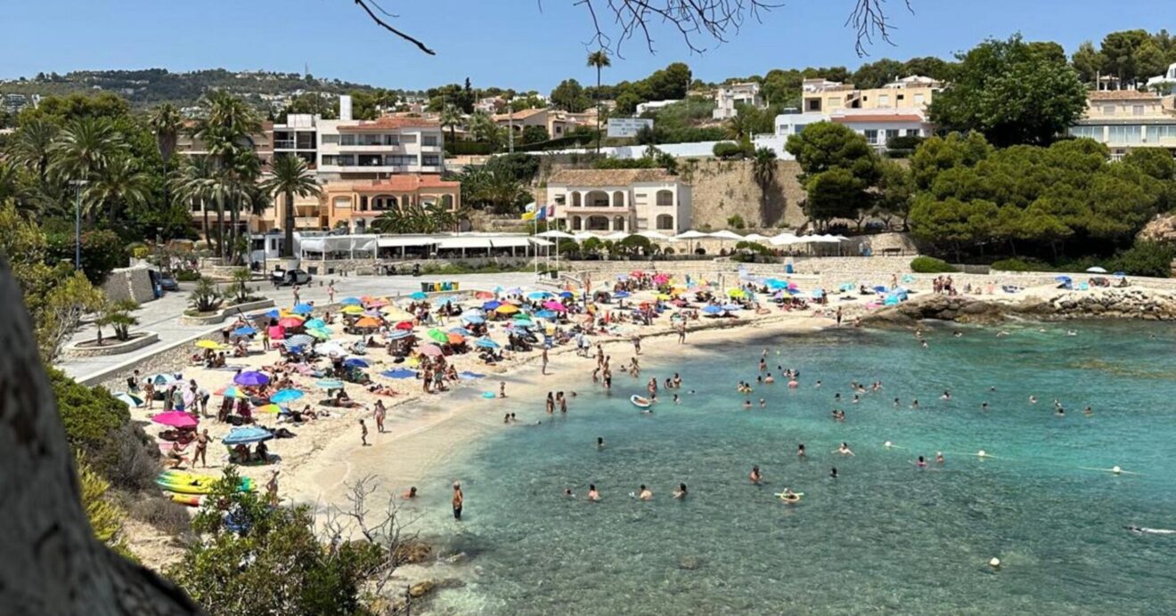 Vista de la playa de la Fustera en Benissa