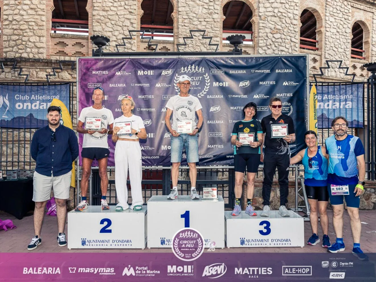 Entrega de trofeos en la XXVI Cursa Popular Ondara