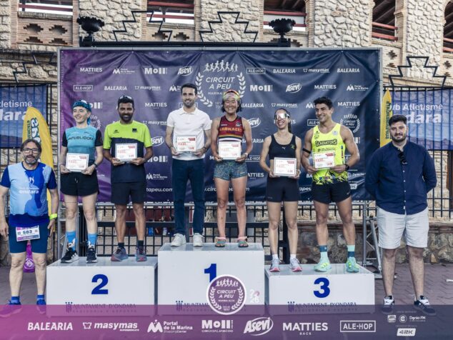 Ganadores Fran López y María Isabel Ferrer en el podio de la XXVI Cursa Popular Ondara.