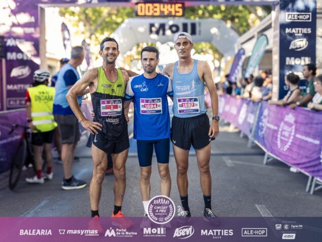 Fran López, José María García y Miguel Molines en el podio masculino de la XXVI Cursa Popular Ondara